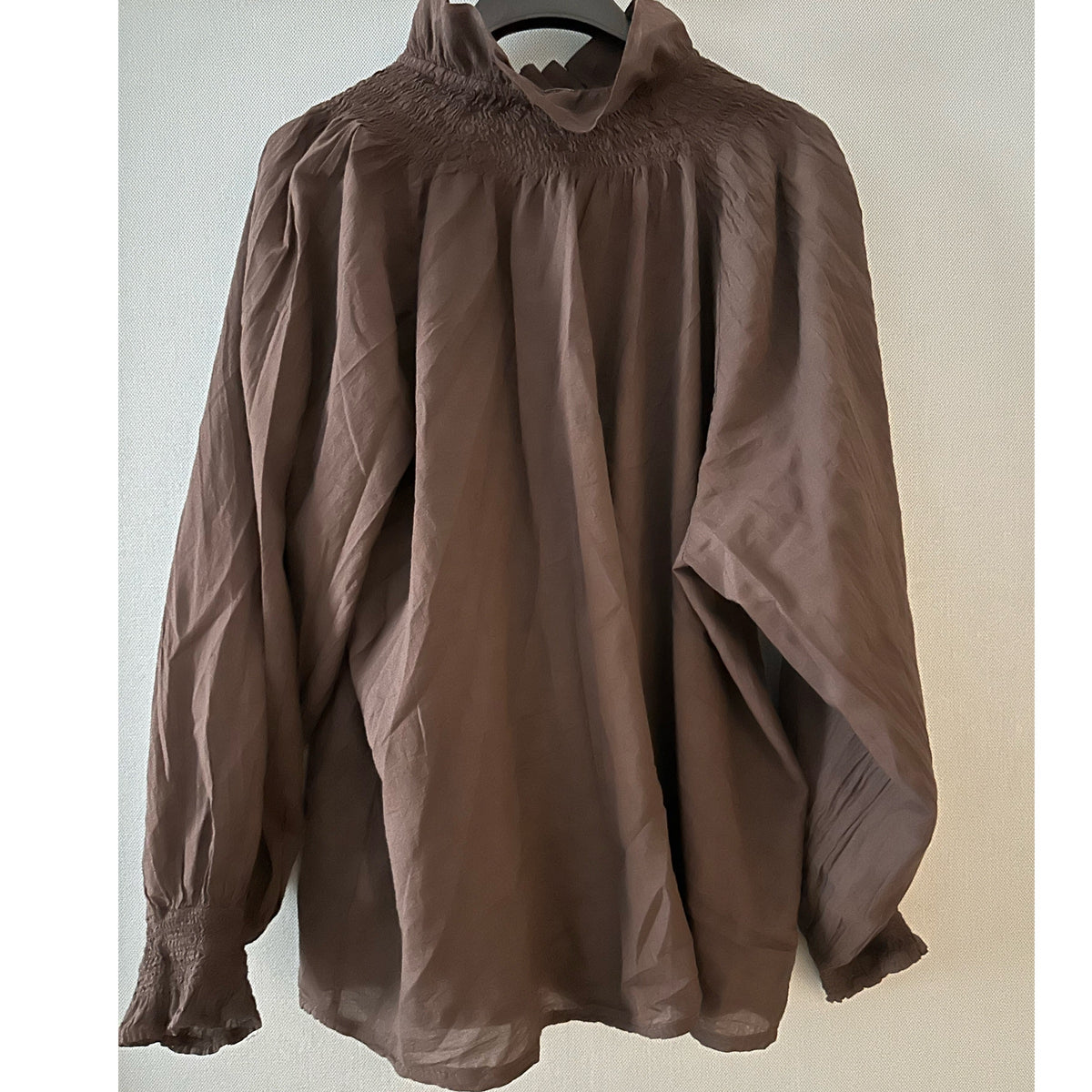 *NEW STYLE* Johanna Smocked Shirt Chocolate