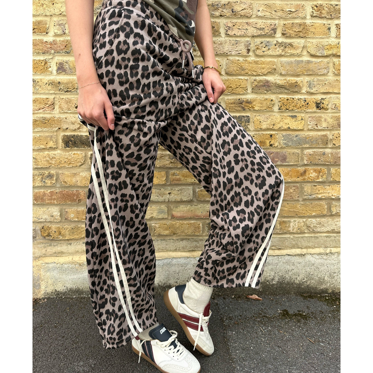 Leopard Barrel Sweatpants Stone