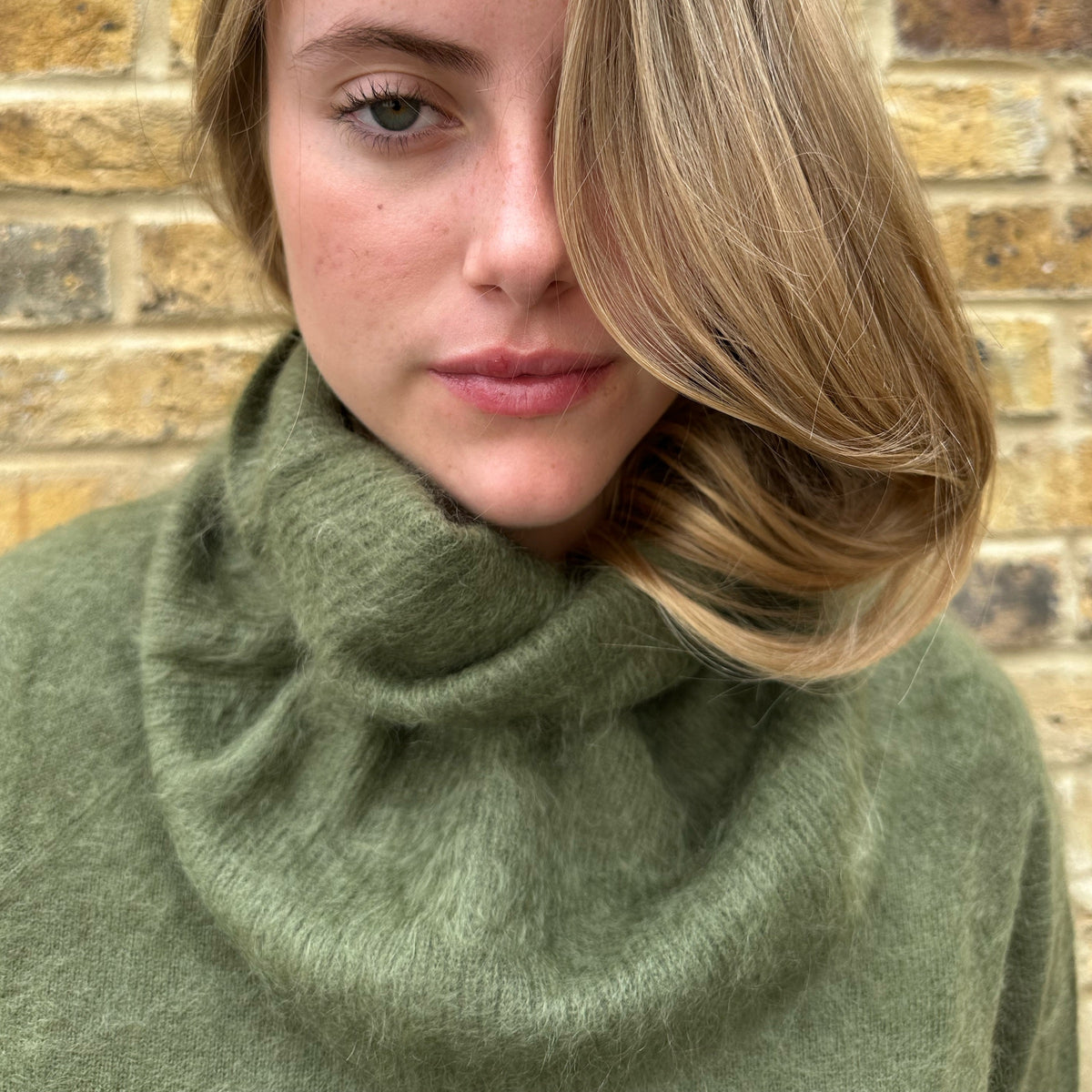 Cashmere Neck Warmer Dark Moss