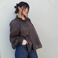 *NEW STYLE* Johanna Smocked Shirt Chocolate