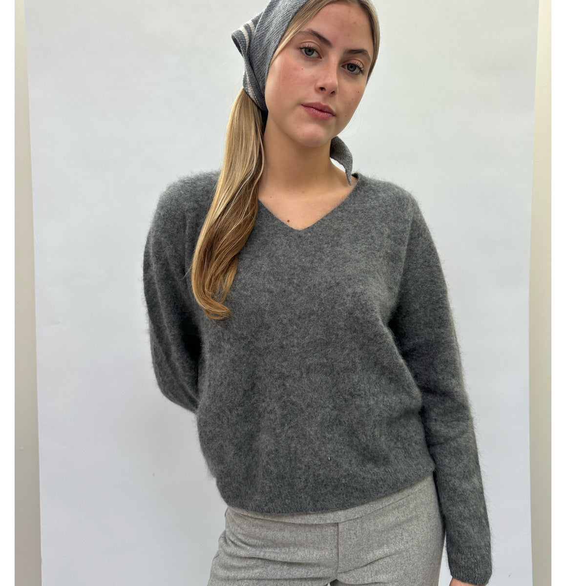 V-Neck Dark Grey Cashmere Pullover