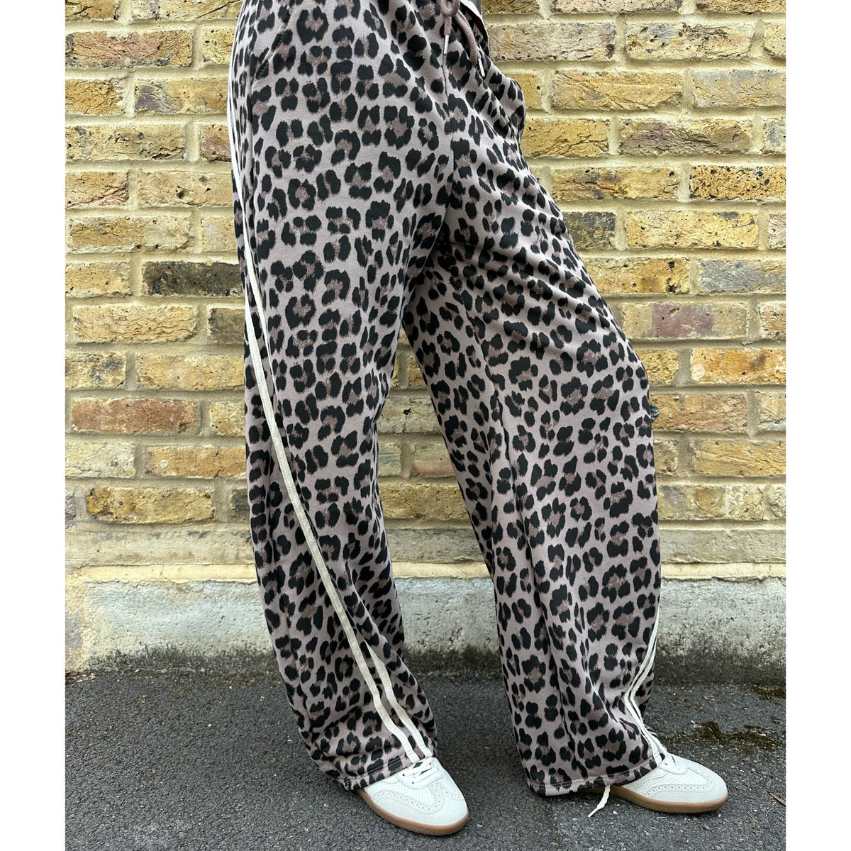 Leopard Barrel Sweatpants Stone