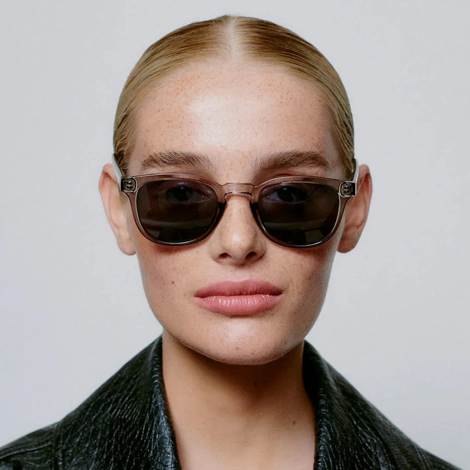 *SS26!* Bate Transparent Grey