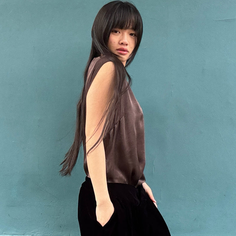 *NEW* Johanna V Neck Shell Top Chocolate