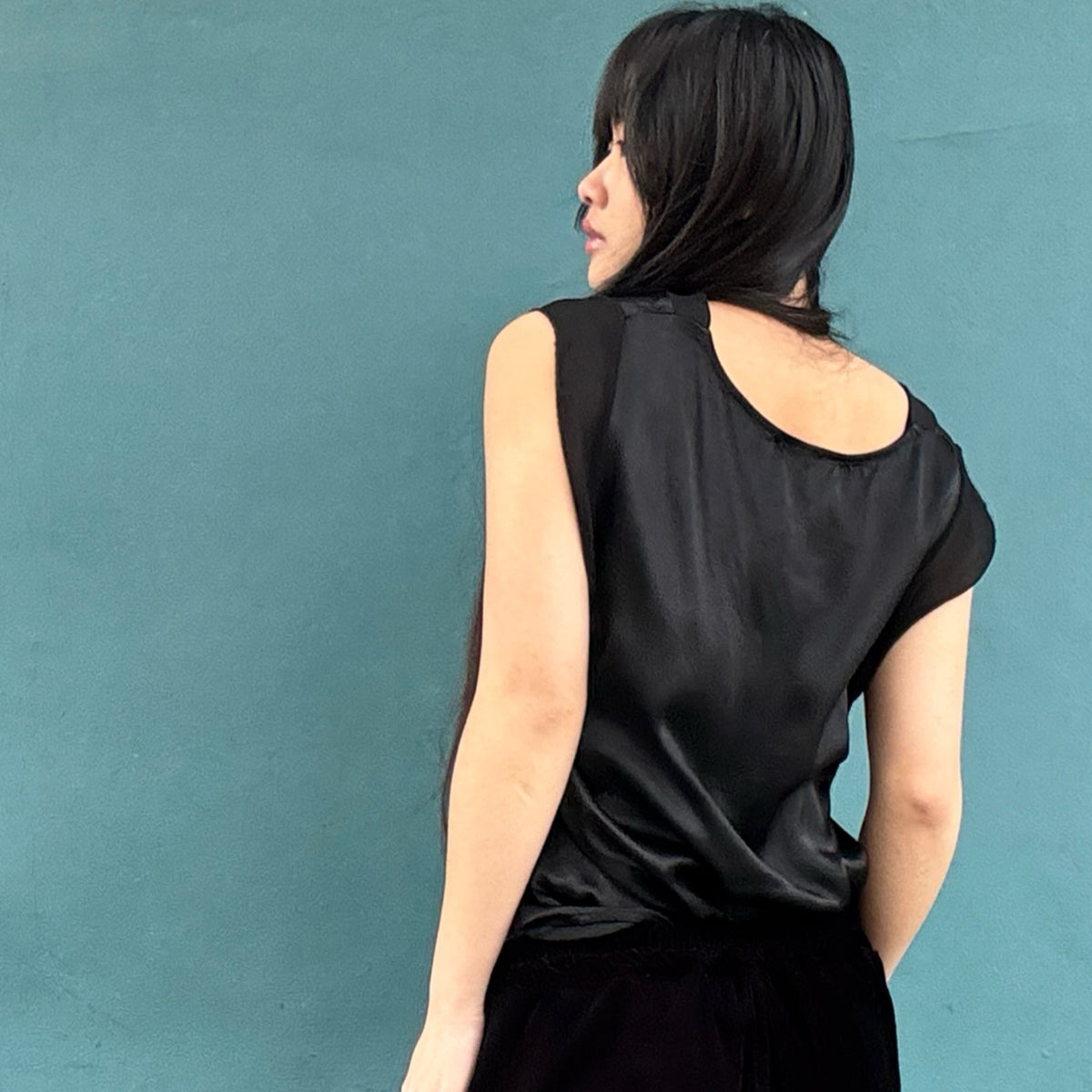 *NEW* Johanna V Neck Shell Top Black