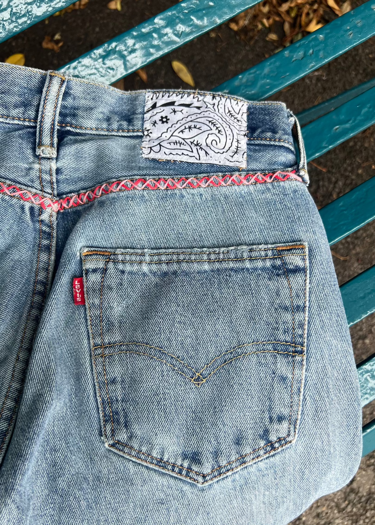 088. Zig Zag Stitch Levi's with Bandana Patch Pink